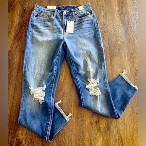 ♥️NWT Distressed Judy Blue Jeans♥️